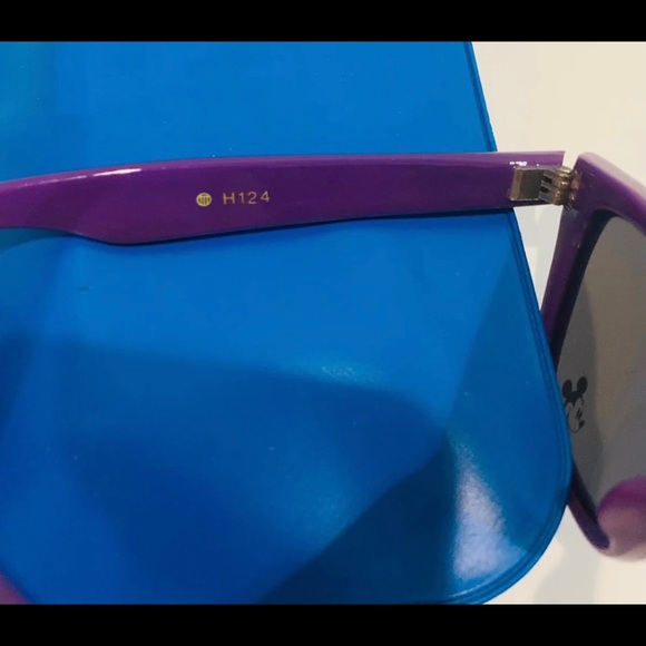 Mickey Kids Sunglasses - Picture 6 of 6